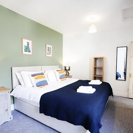 Sandbed House - Sleeps 4 To 6 Bristol