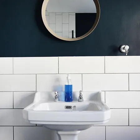 Sandbed House - Sleeps 4 To 6 * Bristol