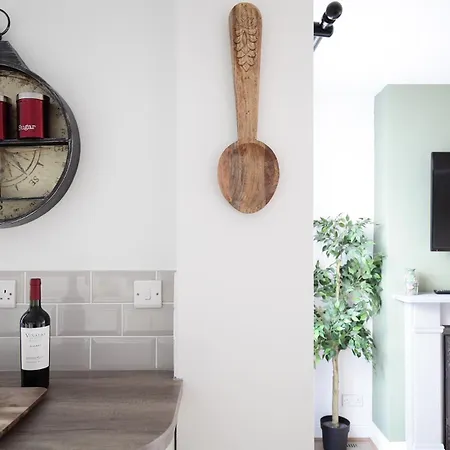 Sandbed House - Sleeps 4 To 6 *